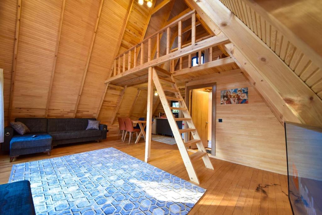 BADEM AĞACI BUGALOWLARI