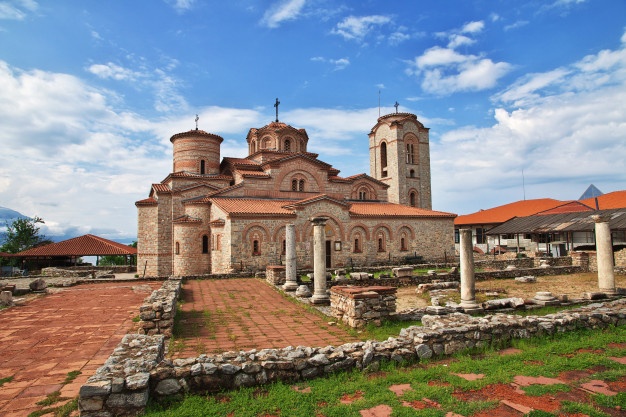 Manastır