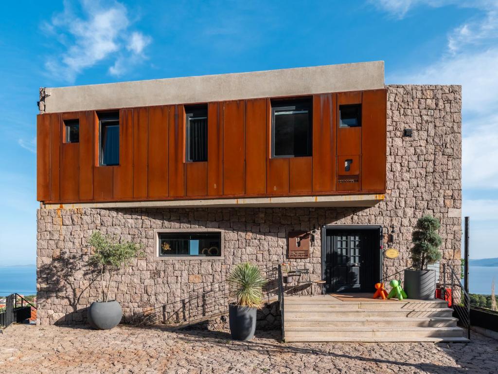 Rust House​​​​​​​