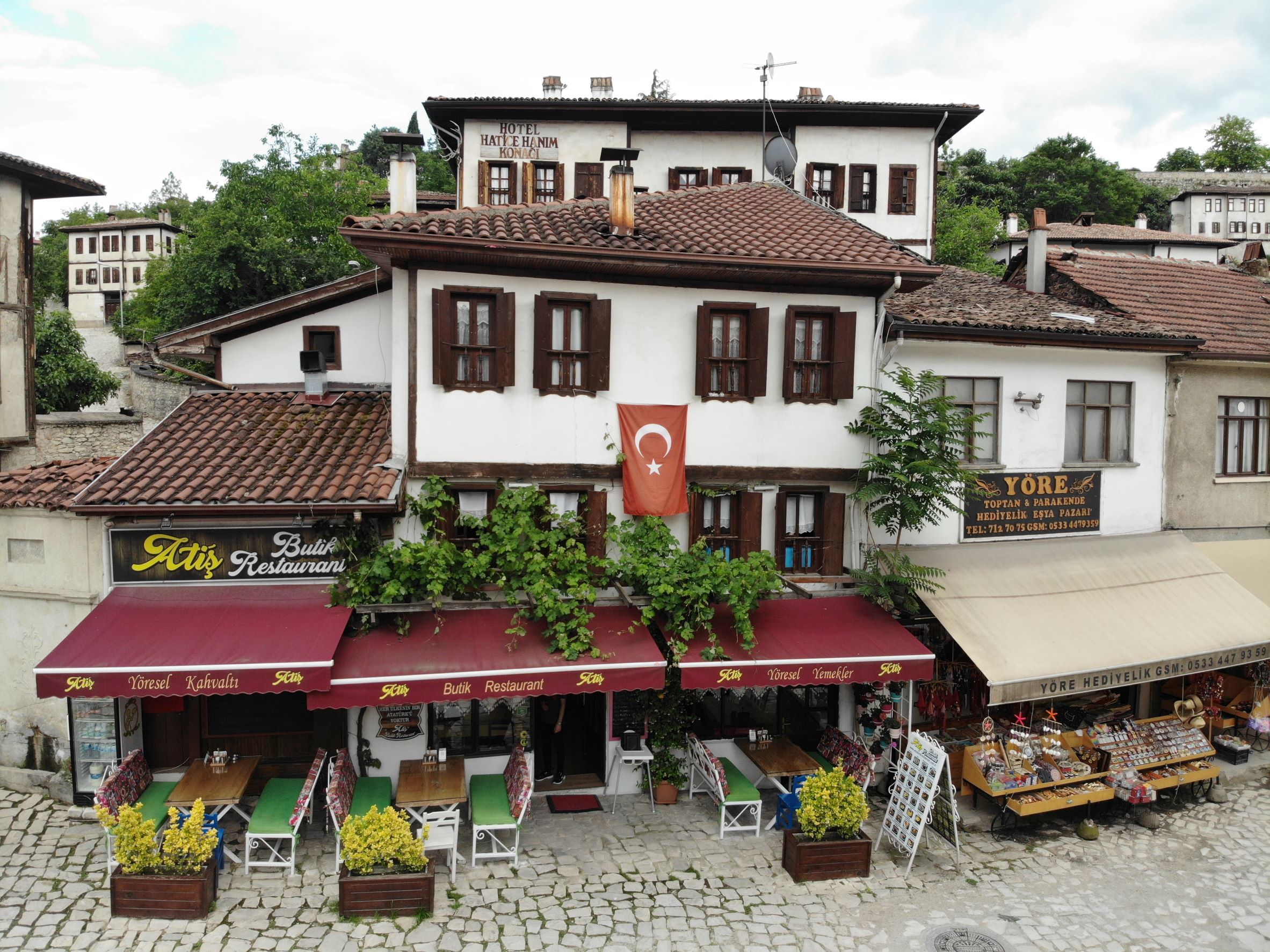 safranbolu-yoresel-yemekleri-restoran-tepeden-gorunum.jpg