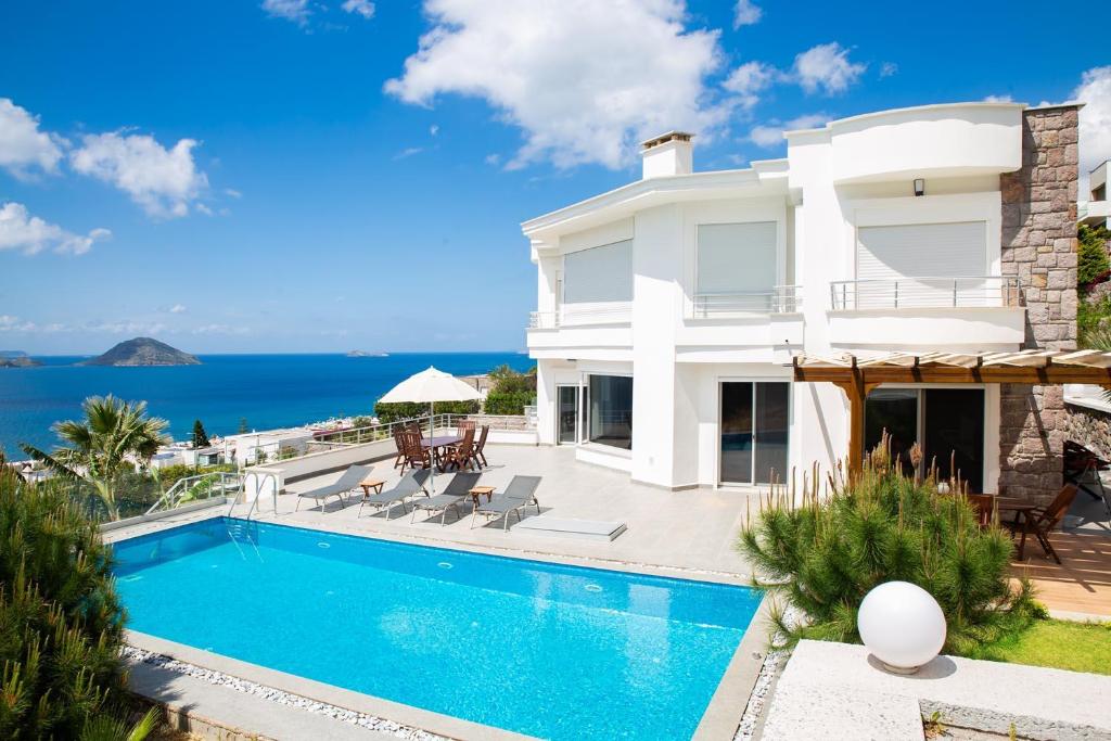 Villa Azure Heaven