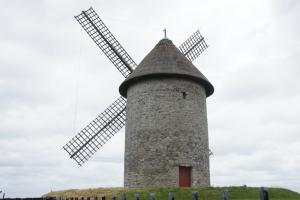 Yel değirmenlerinin saat yönünde döndüğü tek yer neresidir?