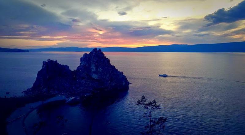 Olkhon Adası'ndaki Şaman Kayası