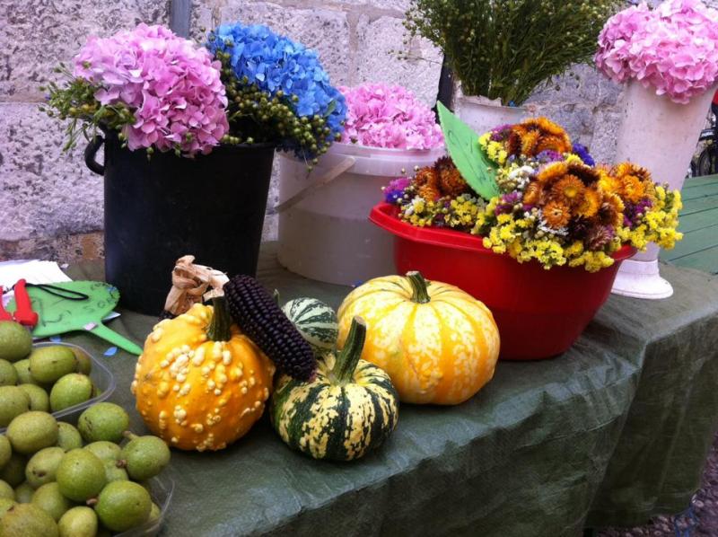 Şehrin pazarları oldukça renkli