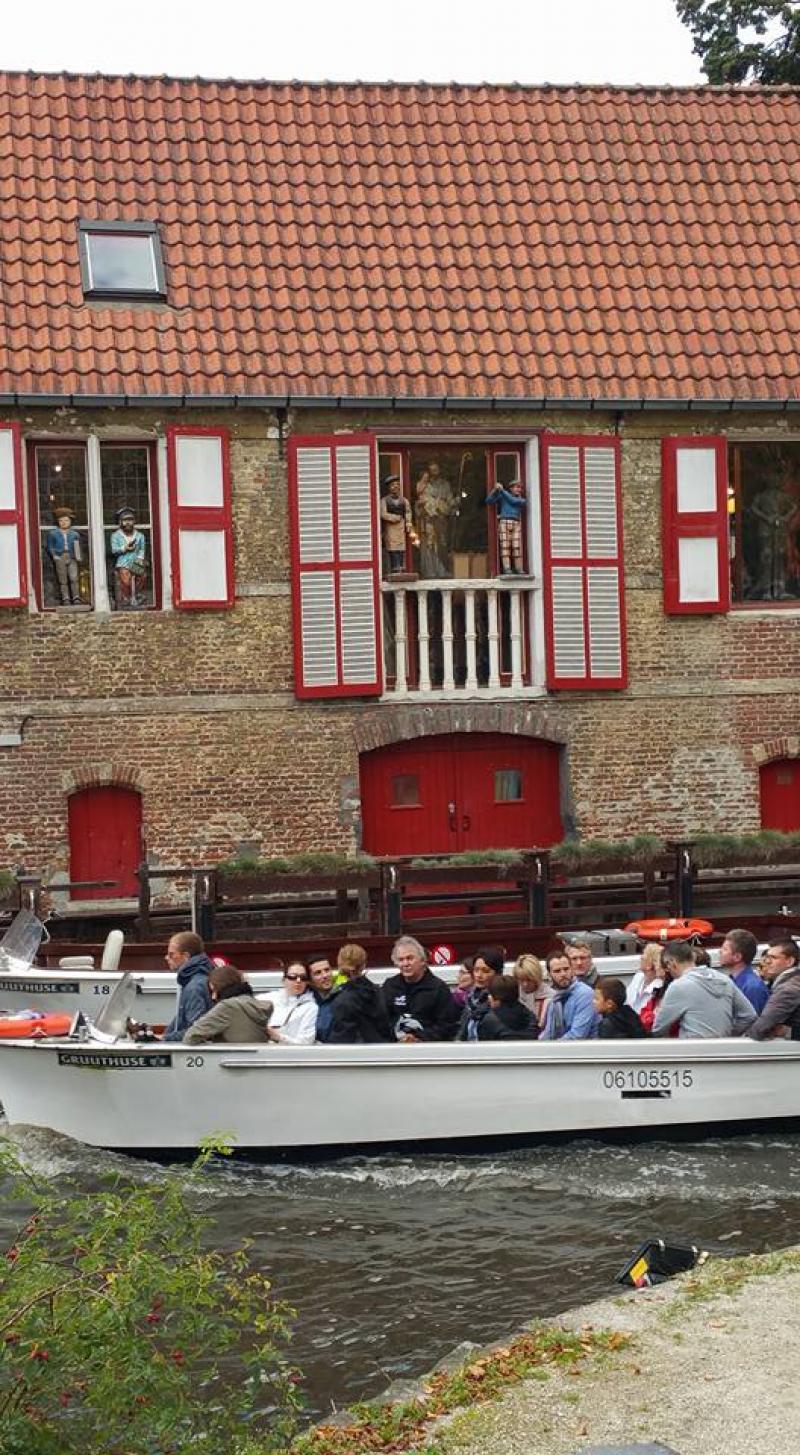 gezgib family brugge sokaklarinda mutluluktan delirirken ;)