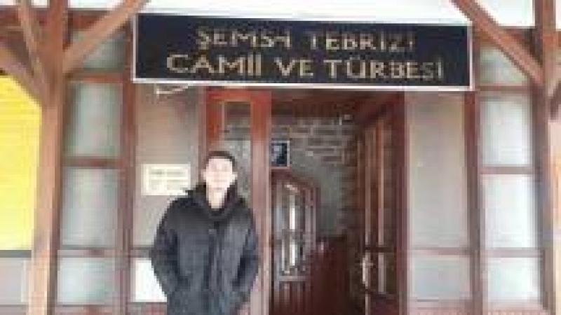 Şems-i Tebrizi Cami ve Türbesinin girişi