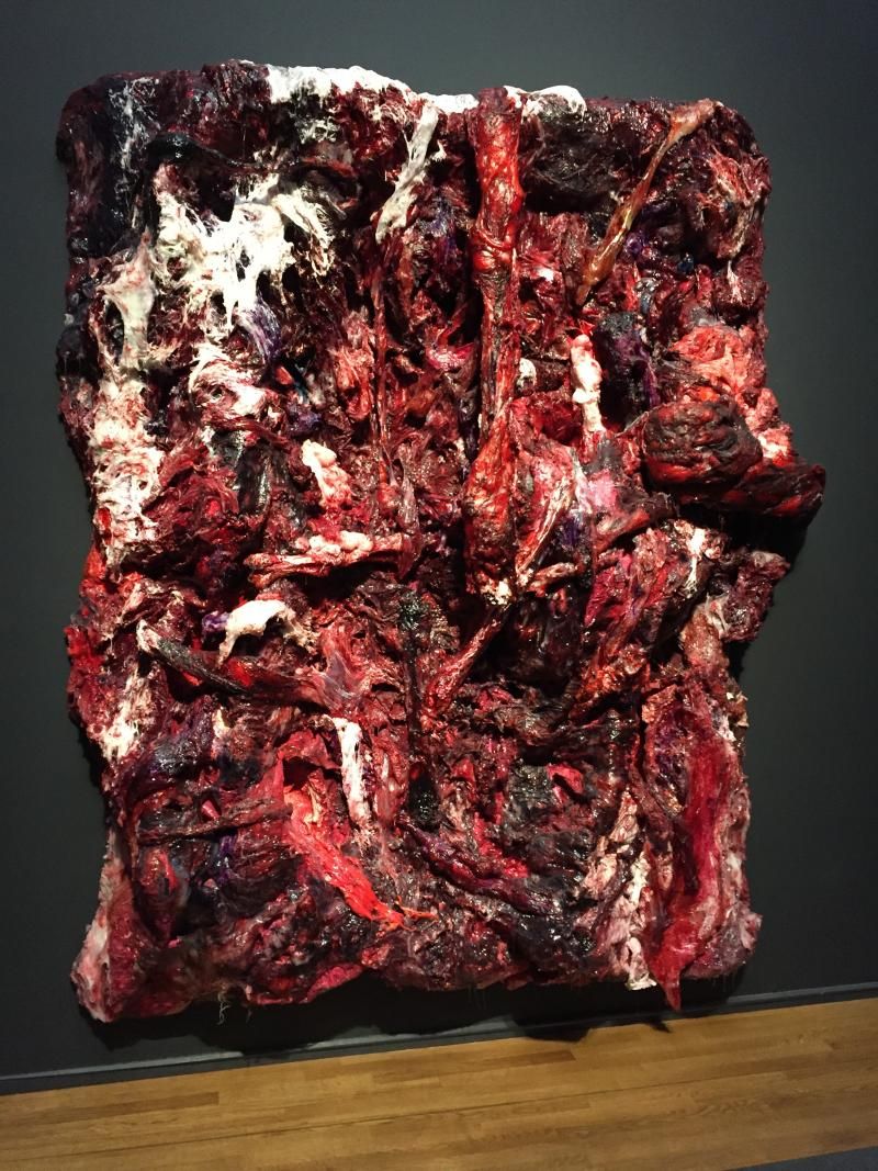 Bu baya uçuk bir çalışma. Hayvan postunun içiyle mi yaptılar diye düşündük ama değilmiş.Zor bir çalışma olduğu kesin.