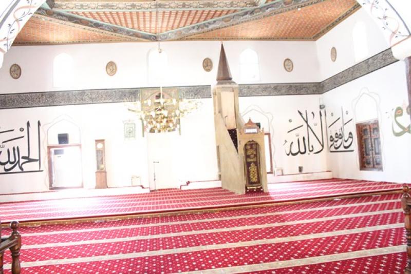 Rüstem Paşa Camii iç mekanı
