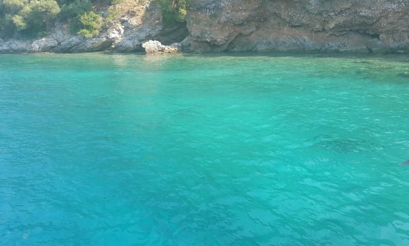  Çok derin olmasına rağmen denizin dibindeki taşları sayabilmenin verdiği mutluluk