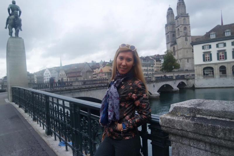 Gülümsediğime bakmayın donuyordum, Zürih çok soğuk dikkat edin 