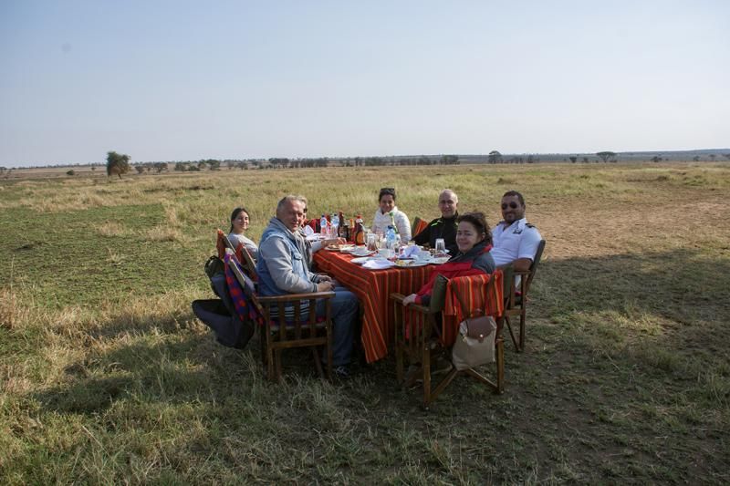 Kahvaltı, etrafta gazellalar