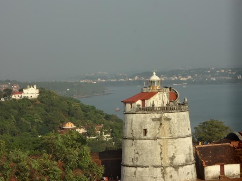 Fort Aguada ve Panjim manzarası .