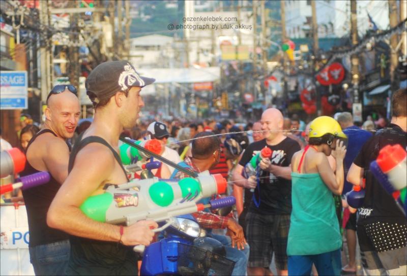 Phuket’ te Sonkran Festivali