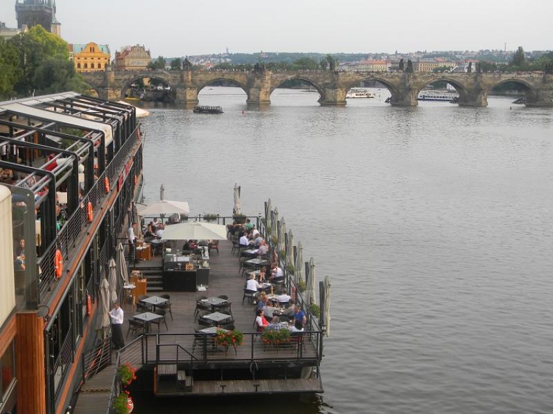 Vltava nehri kafeler