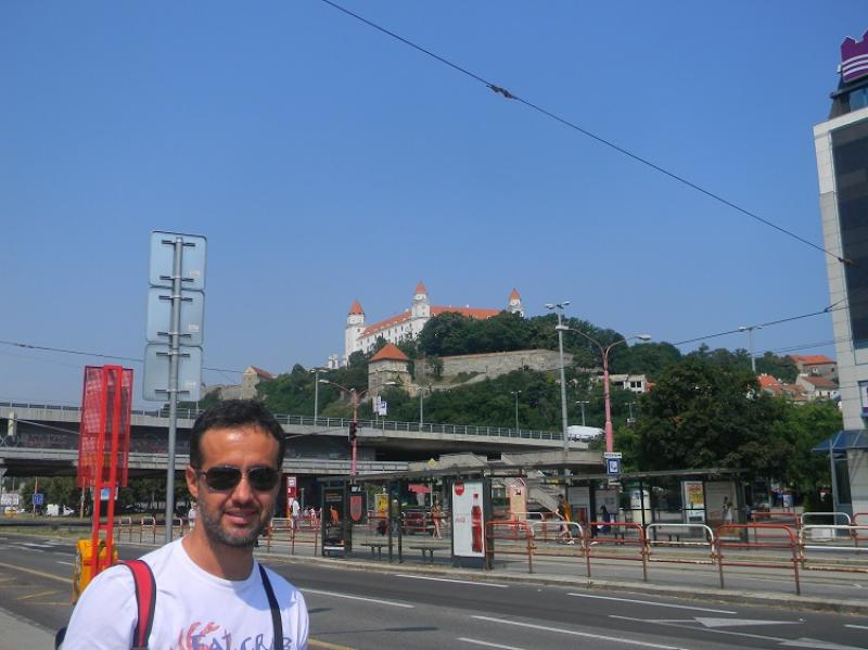 Bratislava Kalesi (Arka planda)