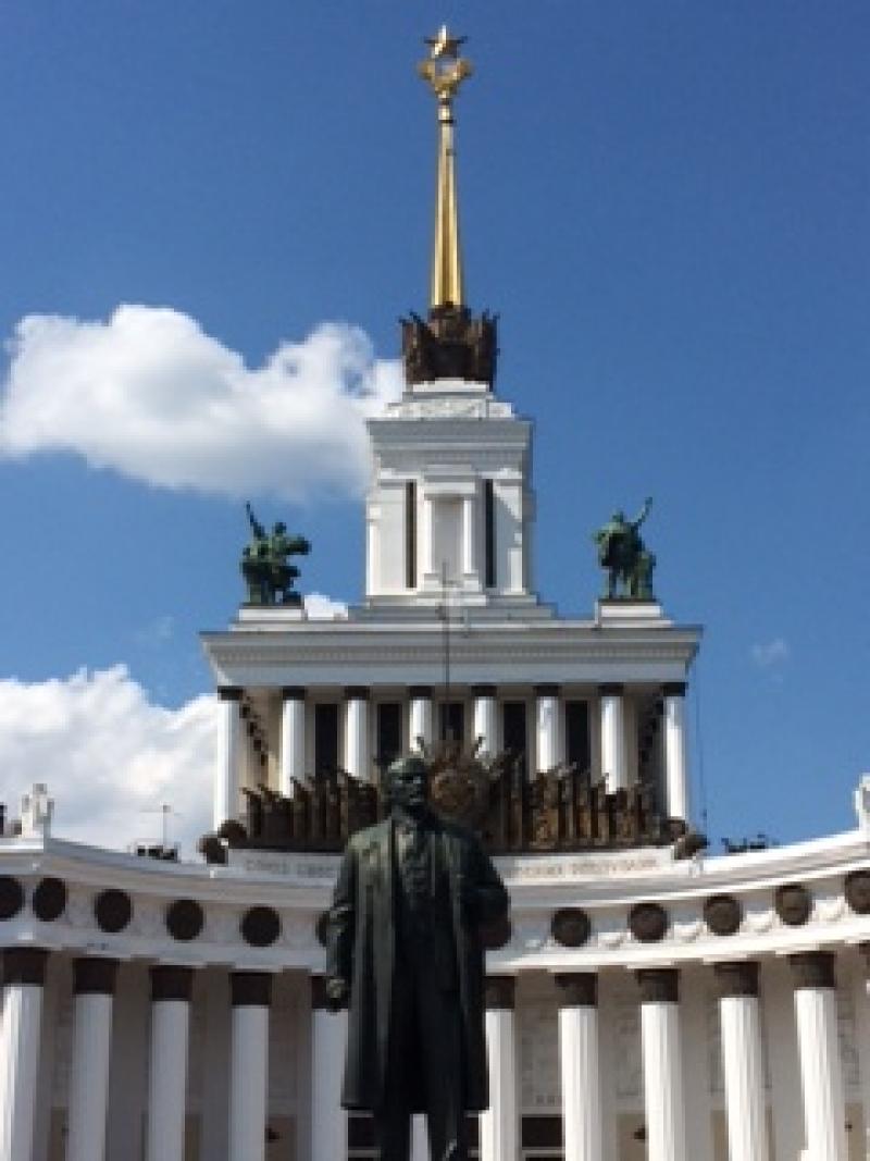 VDNK parkı ve Lenin