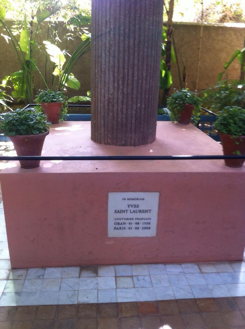 Yves Saınt laurent'in anıtı