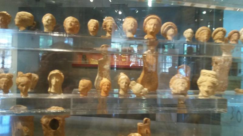 Arkeoloji muzesinde kadın saç modelleri