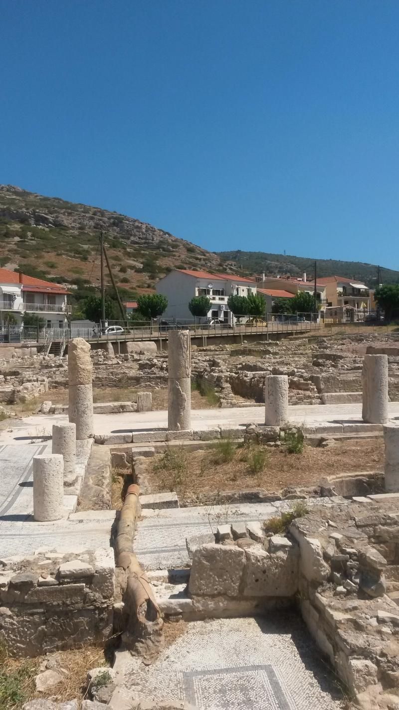 Pisagor arkeoloji müzesi bahçesi