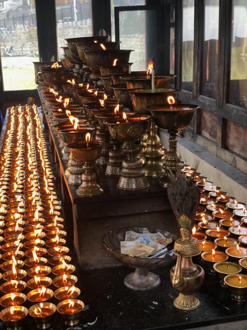 Tapınak içindeki dilek mumları