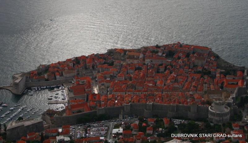Teleferikle çıkılan tepeden Stari Grad 