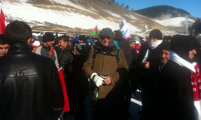 Kızılçubuk Köyü yakınlarında yürüyüş saatini bekliyoruz.