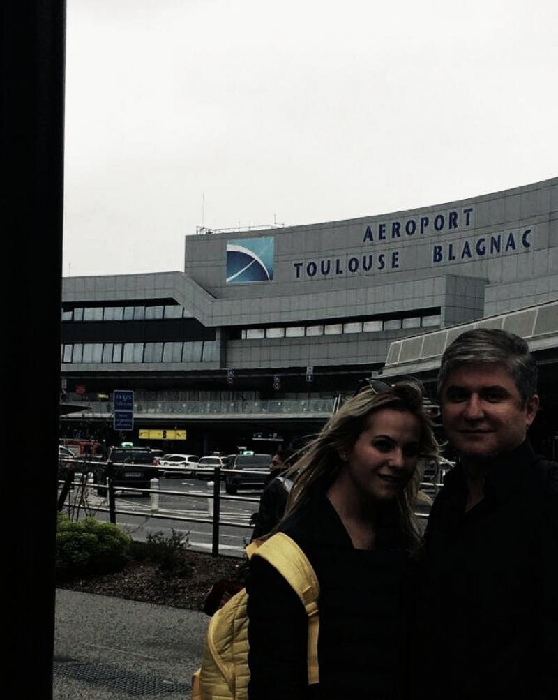 Yol arkadaşım Özlem ile Toulouse Blagnac havaalanı
