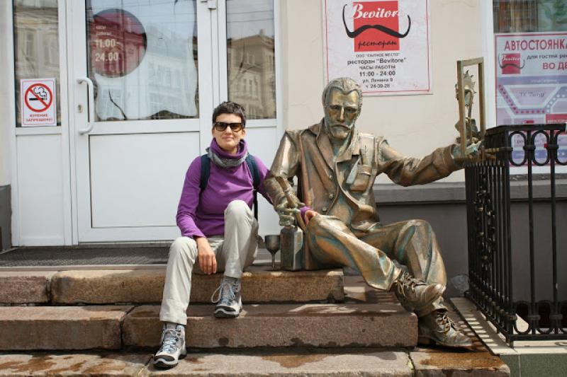 Omsk'ta Van Gogh ile Absinthe içerken