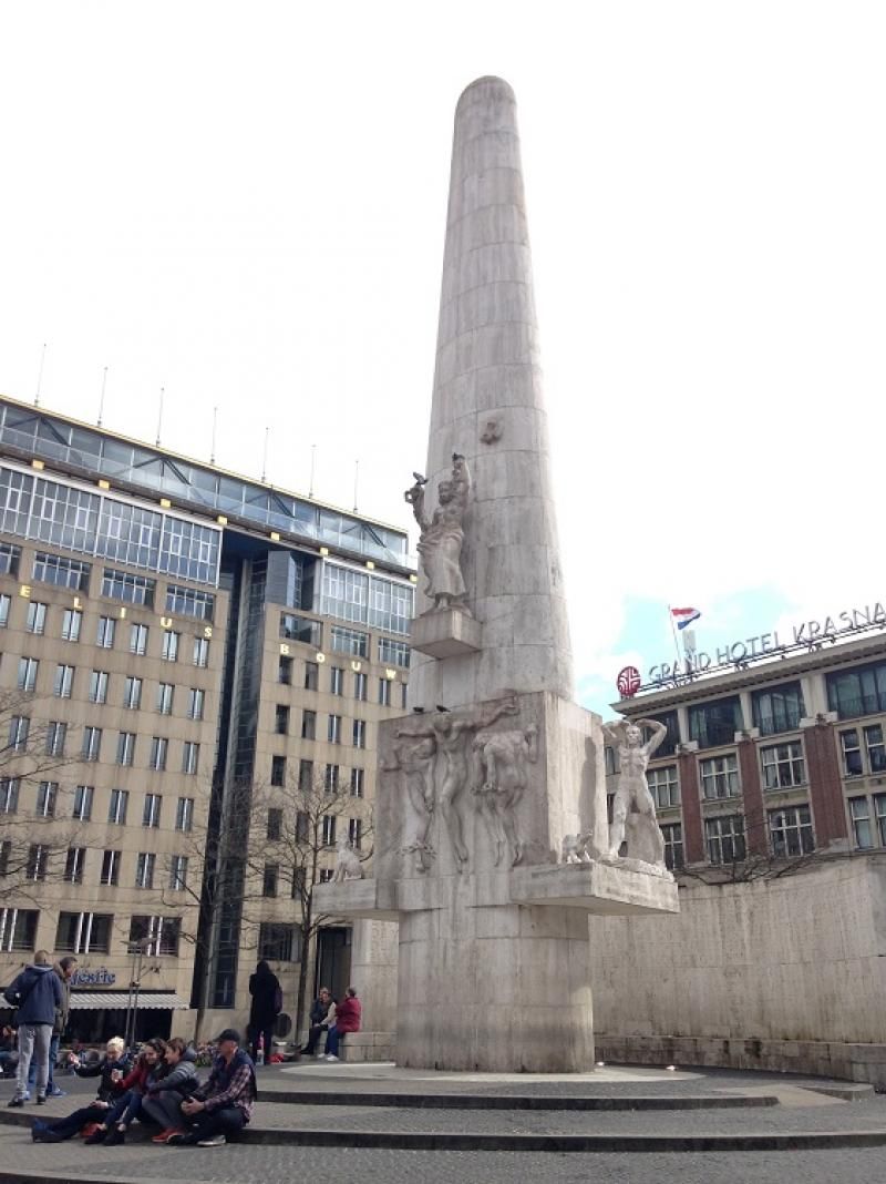 2.Dünya Savaşı Anıtı. Dam Meydanı