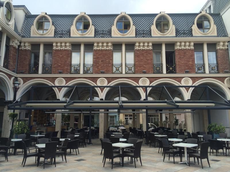 Piazza Meydanı birbirinden şirin butik oteller ve kafelere evsahipliği yapıyor.