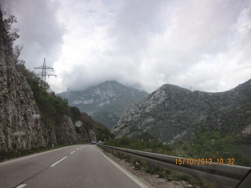 Saraybosna - Mostar yolu böyle bir manzara içinden gidiyor.