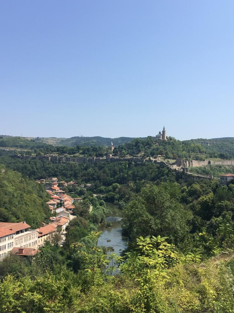 Tsarevets kalesine uzaktan bakış