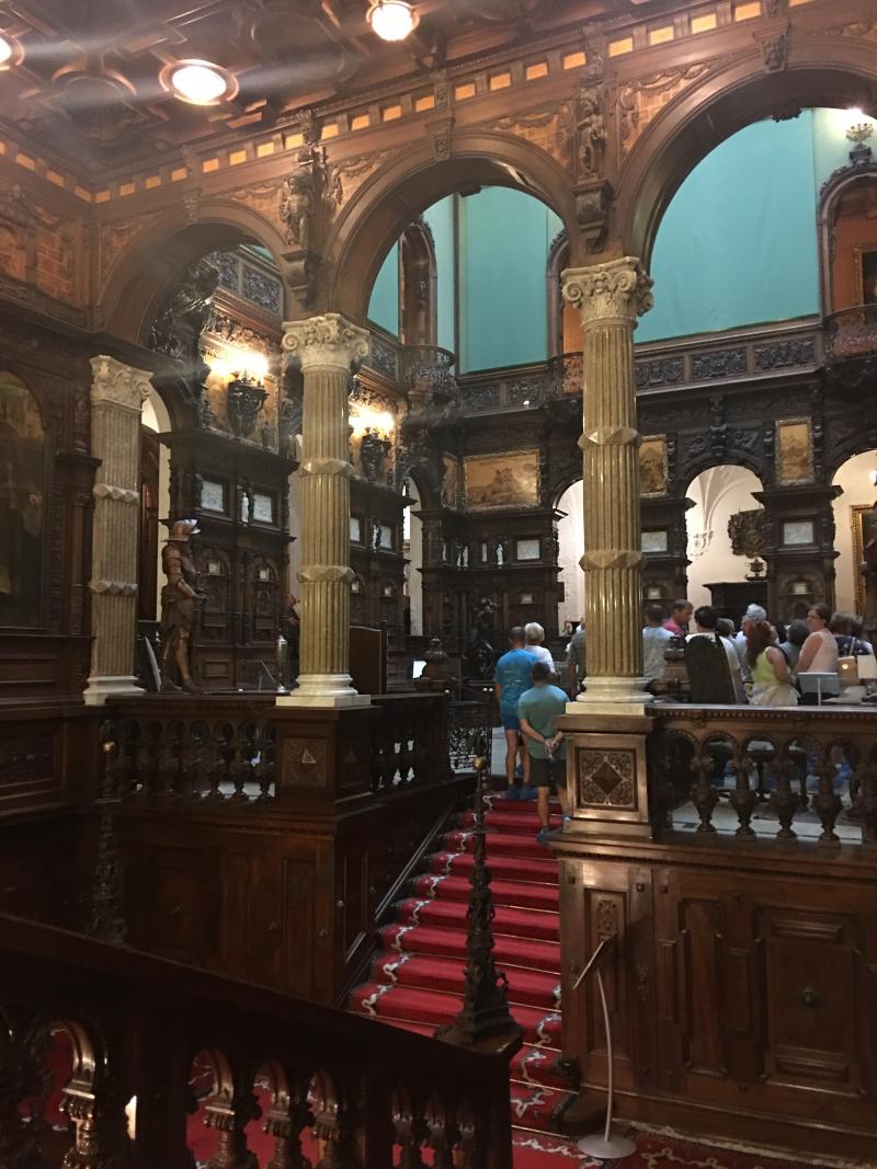 Peleş sarayının giriş bölümü