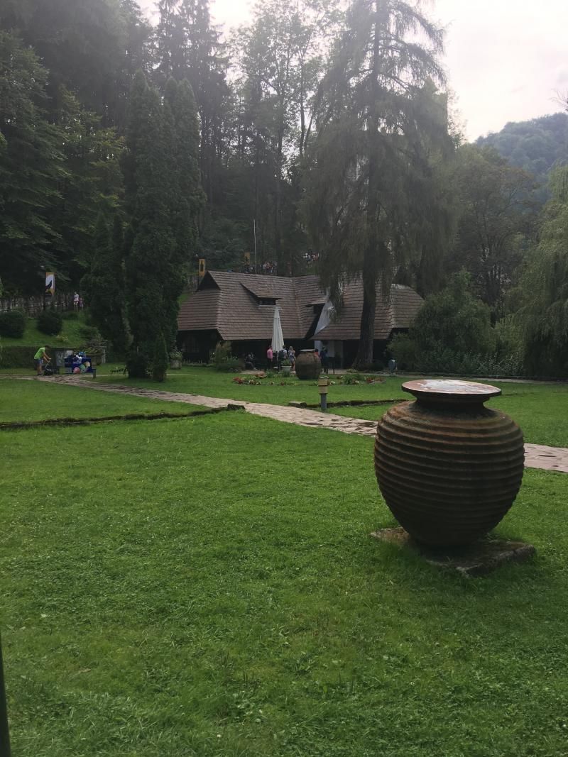 Bran kalesinin bahçesi