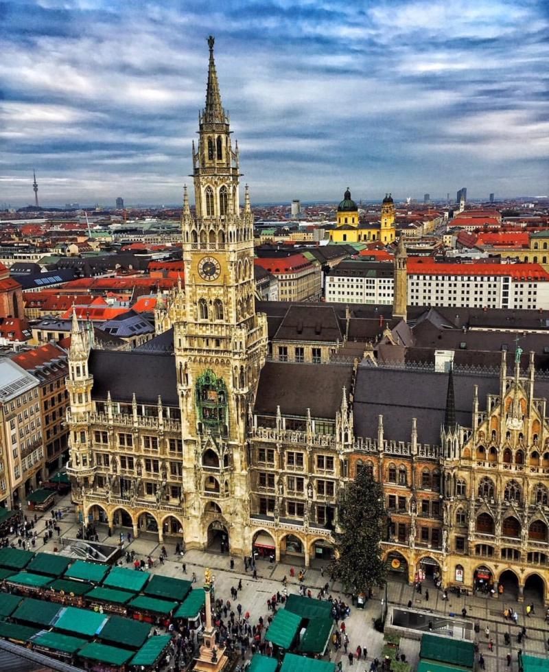 St.Peter Kilisesi - Marienplatz