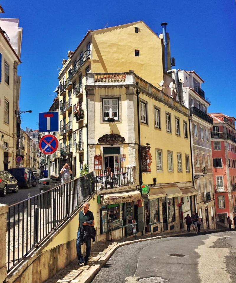 Lizbon sokaklarında kaybolmak çok keyifli bol bol yürümekte fayda var, hiçbir detayı kaçırmamak için.