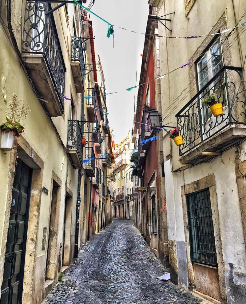 Lizbon sokaklarında kaybolmak çok keyifli bol bol yürümekte fayda var, hiçbir detayı kaçırmamak için.