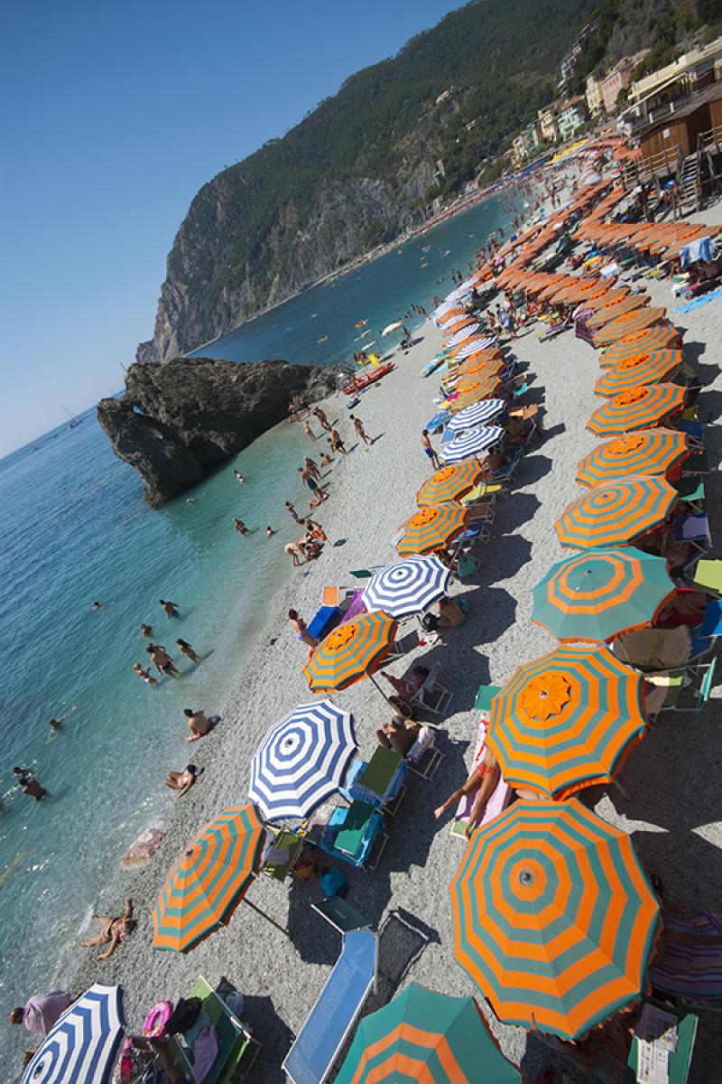 Monterosso'nun şemsiyeli plajı