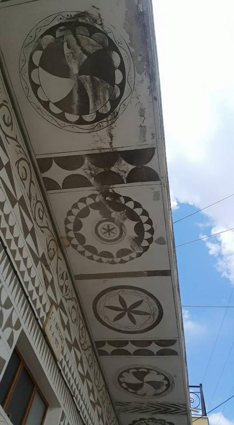 balkon latlarındaki işlemeler