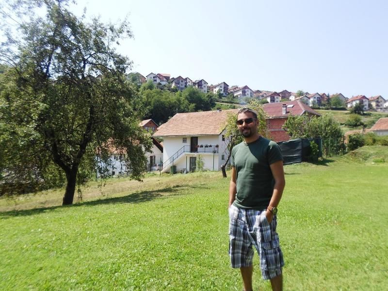 Saraybosna yolunda kısa bir mola.