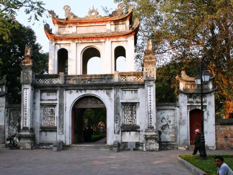 Edebiyat Tapınağı Girişi