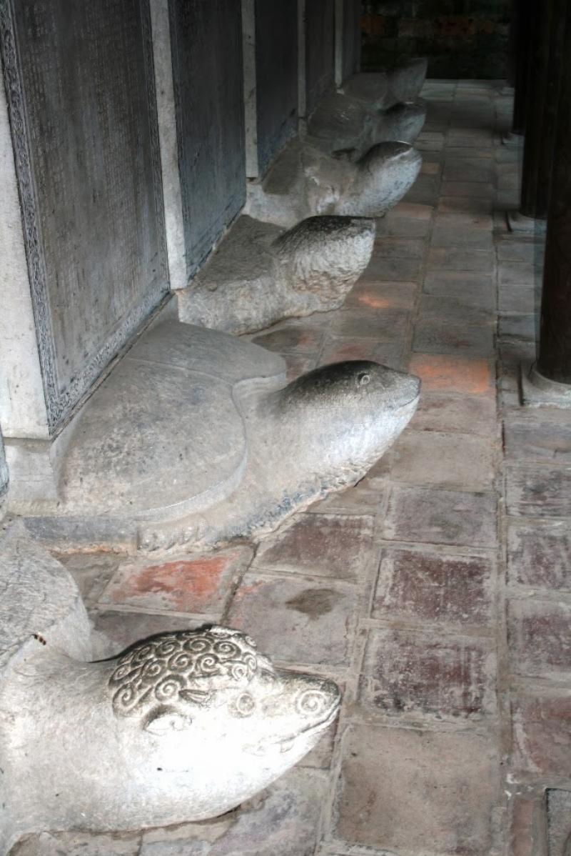 Edebiyat Tapınanağından, Doktor Dikilitaşları