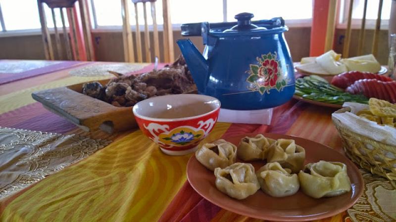 Pelmeni ve tuzlu çay - Kızıl