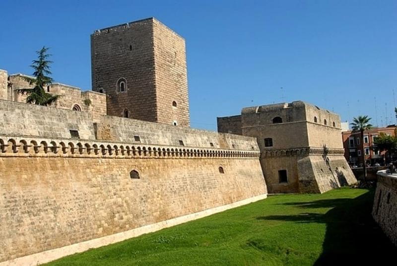 03_castello-svevo-bari-2.jpg