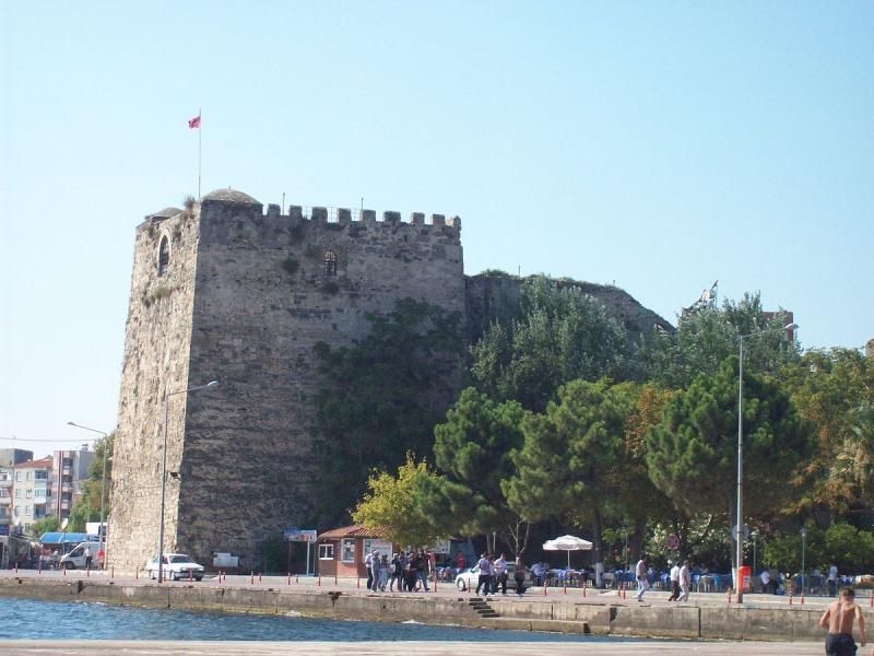 1200px-Sinop-Castle.jpg