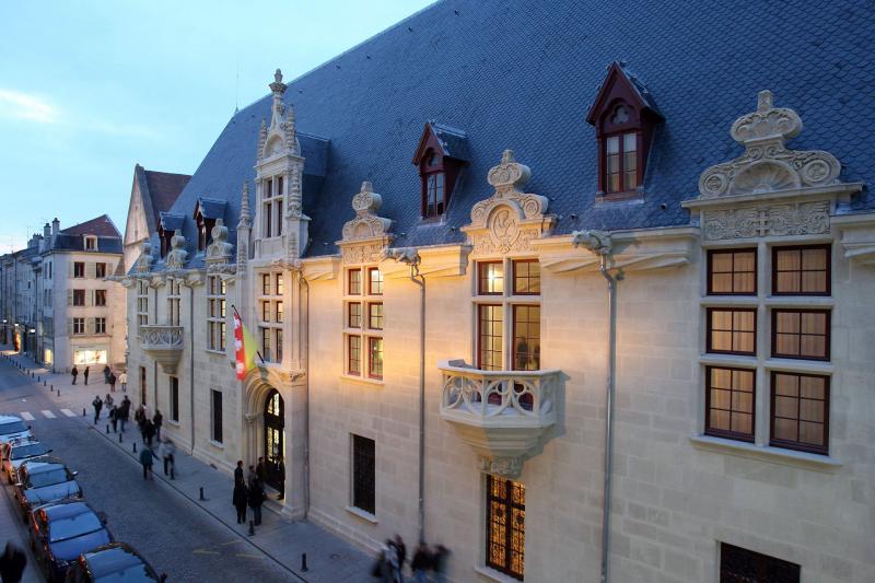 2010-05-palais-des-ducs-de-lorraine.jpg