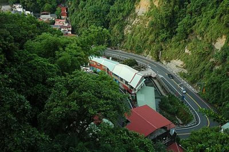 400px-Guanzihling_Valley_RoadLoop2.JPG