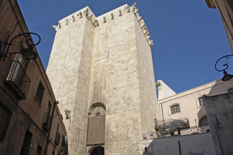 Cagliari_burg_elefantenturm.jpg