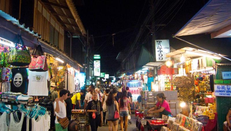 Island-Shopping-Koh-Samui-Walking-Streets.jpg