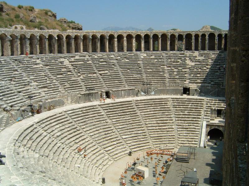 Roman_theater_in_Aspendos.jpg